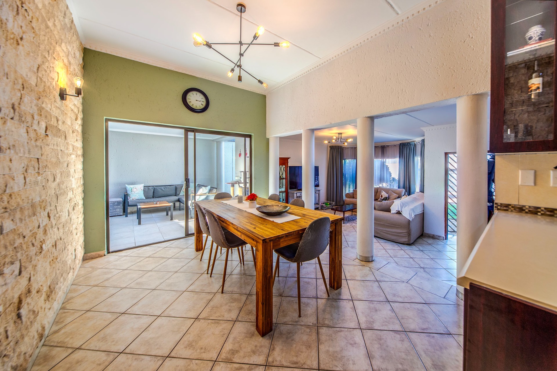 Spacious Two Bedroom Townhouse With Space to Convert Into Three Bedrooms