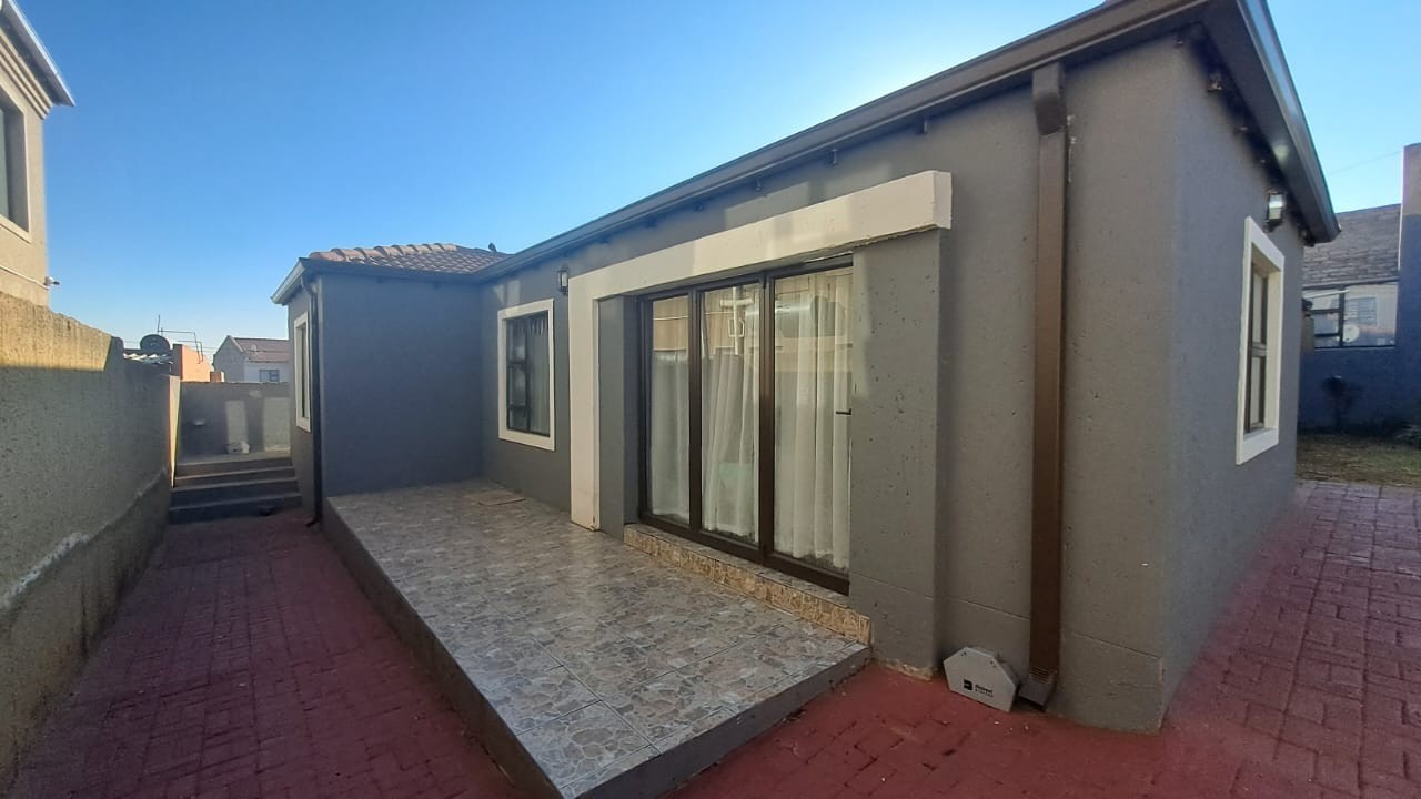 3 Bedroom House For Sale in Emdeni, Ext 2 Soweto