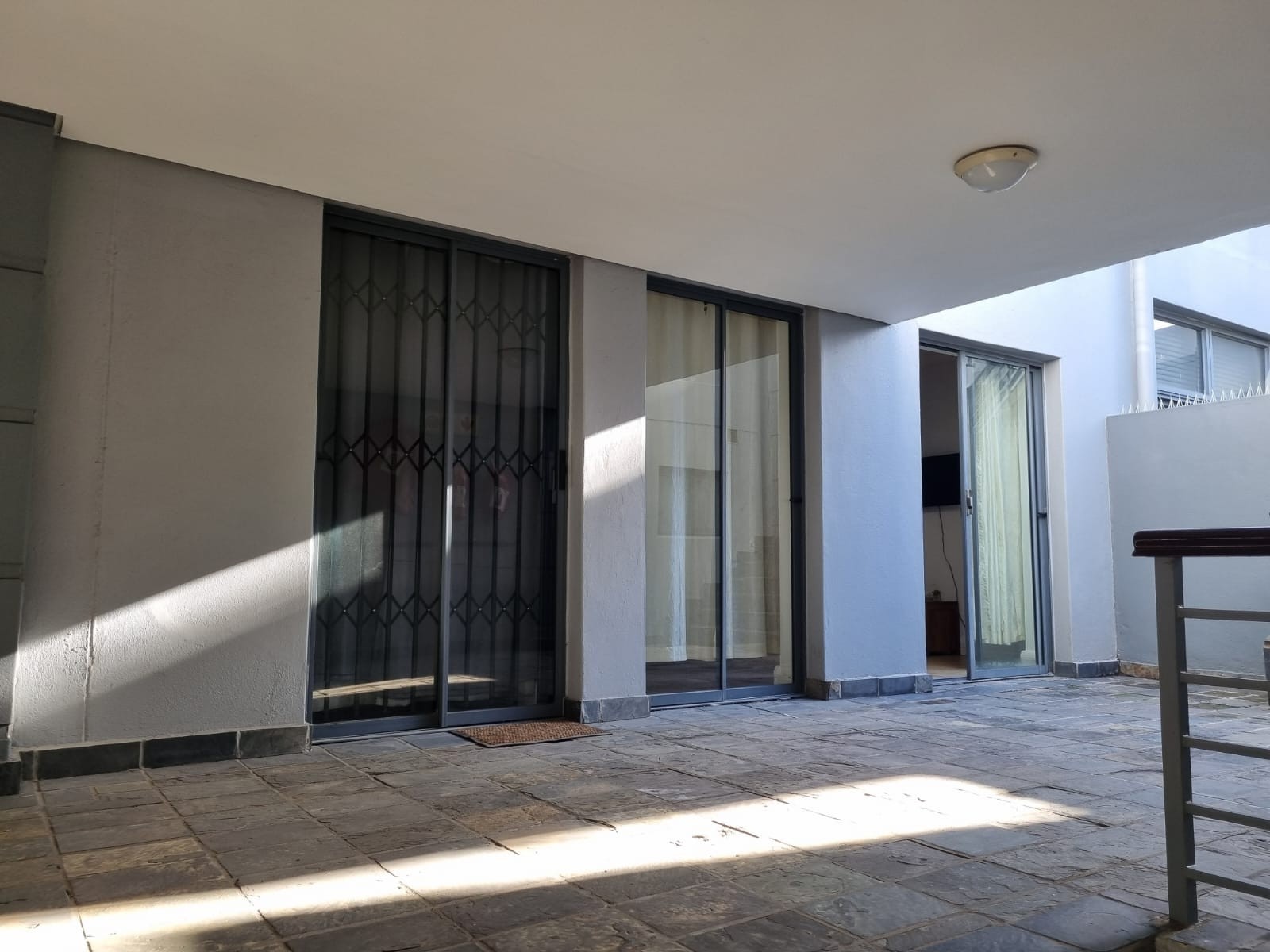 One-bedroom Apartment to Rent at The Square | Cape Town City Centre