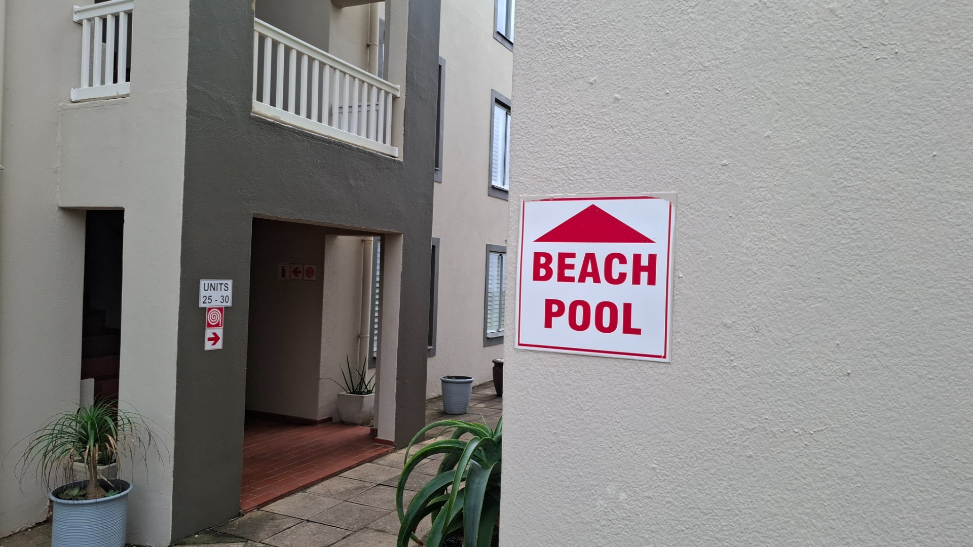 UVONGO STUNNING FULLY FURNISHED BEACHFRONT APARTMENT WITH AMAZING SEAVIEWS FOR SALE , UVONGO BEACH