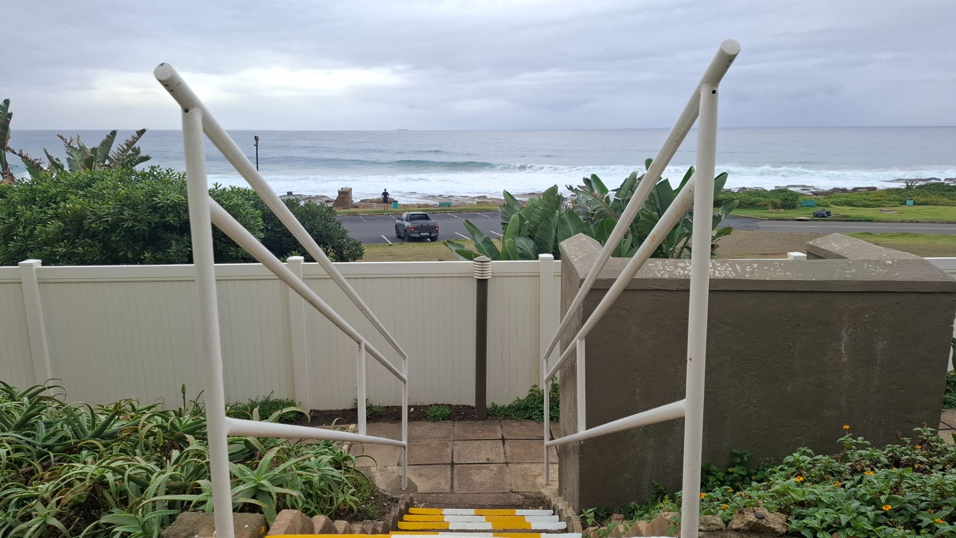 UVONGO STUNNING FULLY FURNISHED BEACHFRONT APARTMENT WITH AMAZING SEAVIEWS FOR SALE , UVONGO BEACH