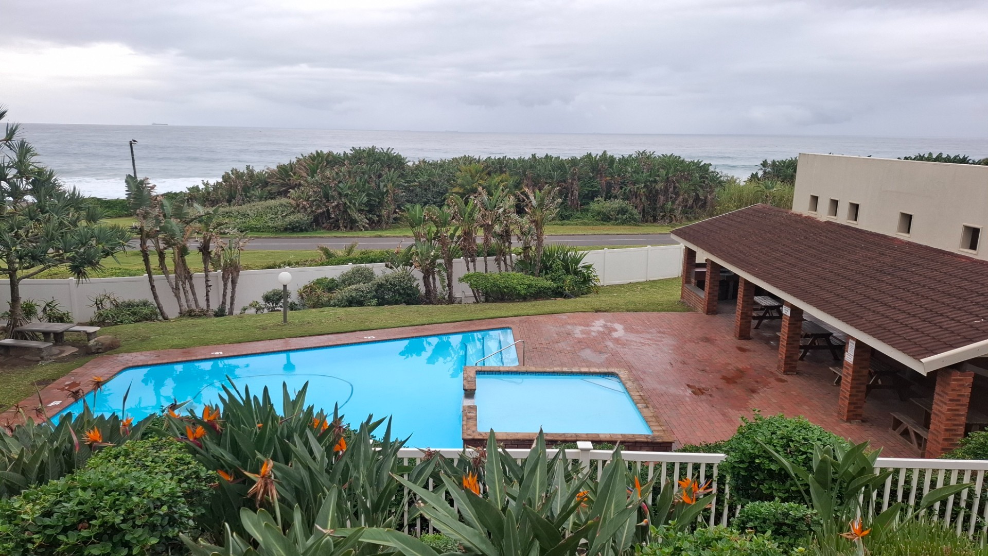 UVONGO STUNNING FULLY FURNISHED BEACHFRONT APARTMENT WITH AMAZING SEAVIEWS FOR SALE , UVONGO BEACH