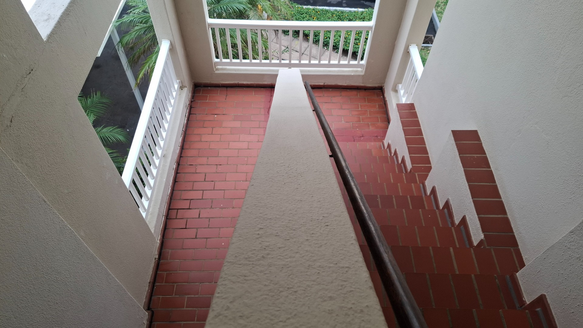 UVONGO STUNNING FULLY FURNISHED BEACHFRONT APARTMENT WITH AMAZING SEAVIEWS FOR SALE , UVONGO BEACH