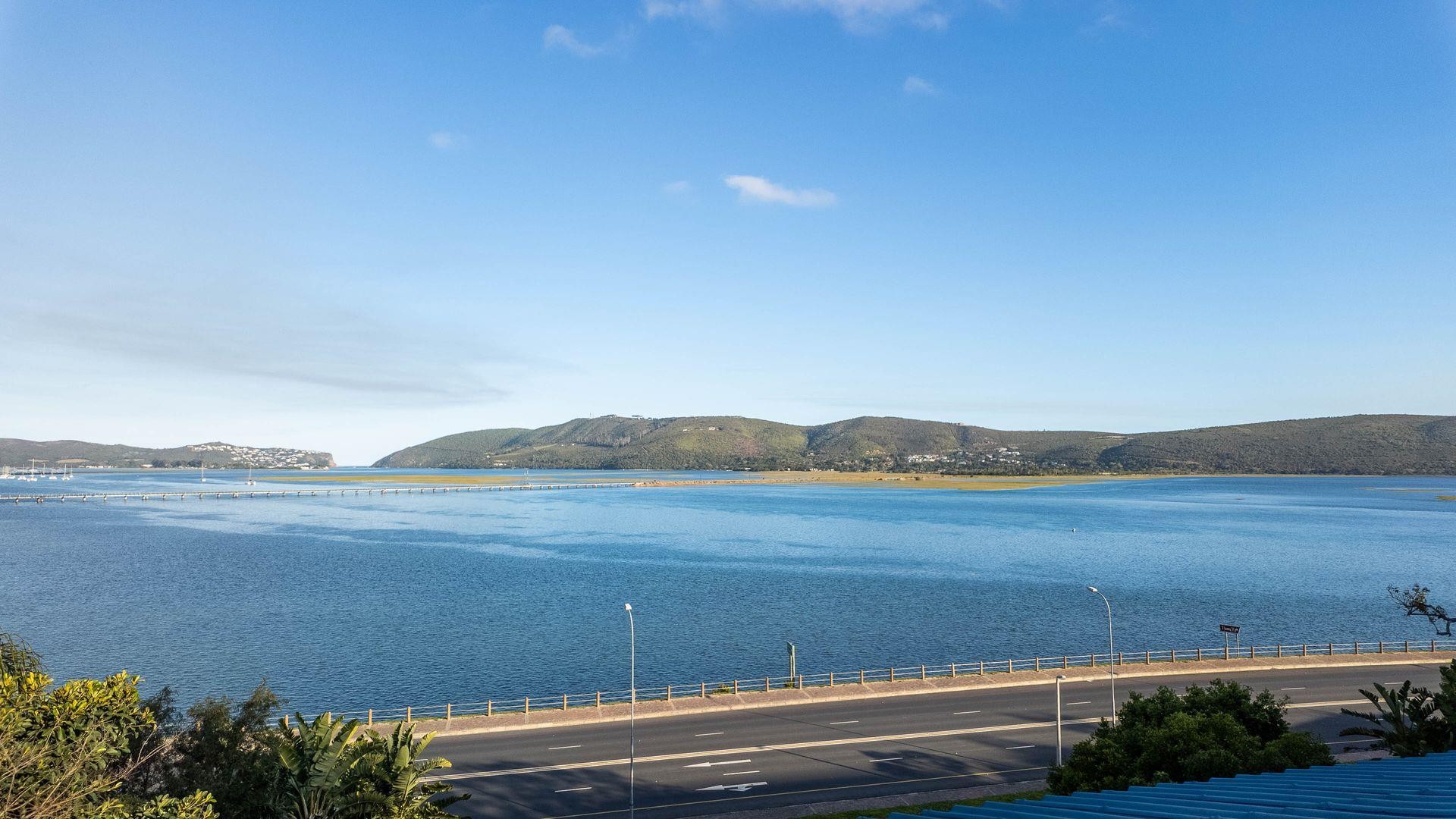 A house for sal in Knysna, has an income with 2 apartments attached, being rented as holiday rentals