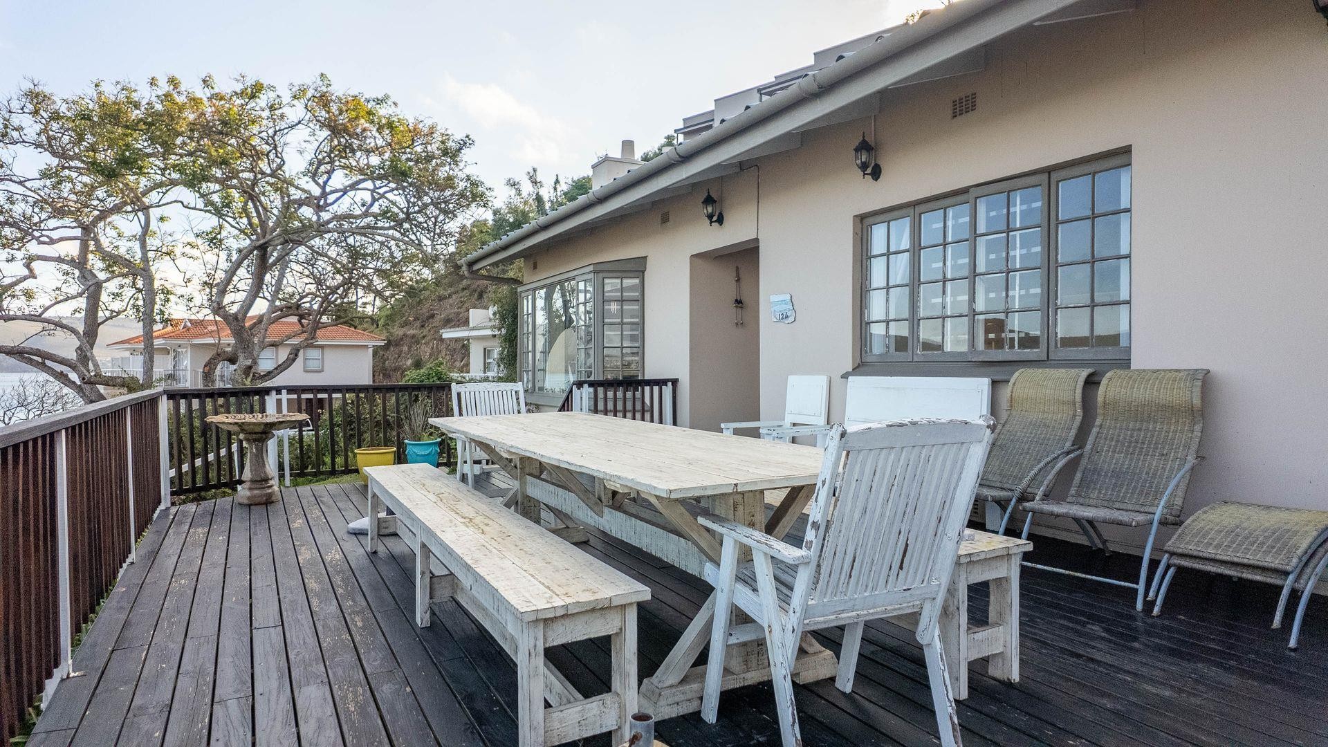 A house for sal in Knysna, has an income with 2 apartments attached, being rented as holiday rentals