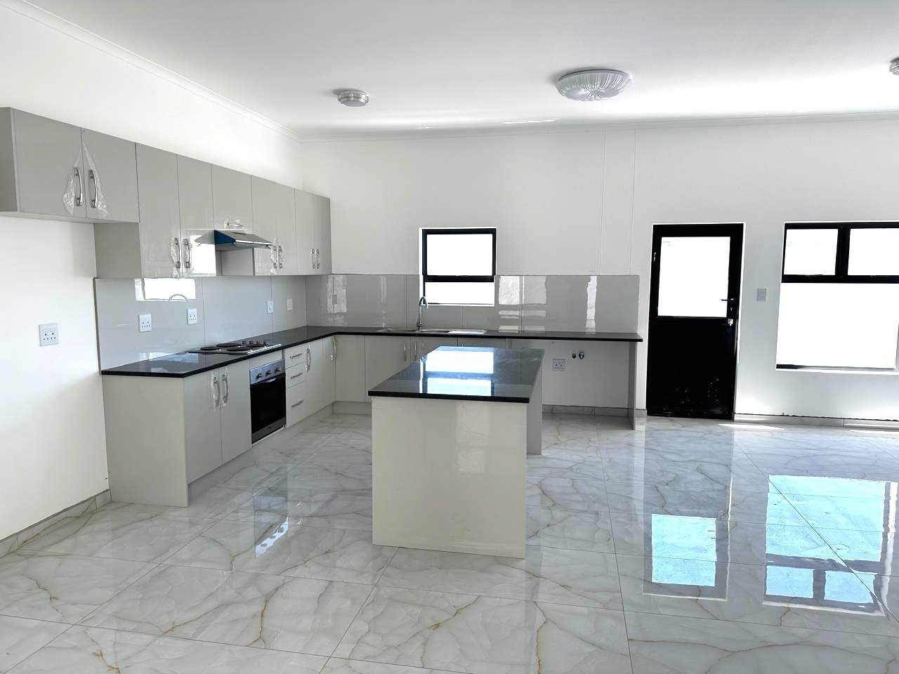 Neat modern 4 bedroom home to rent : Laguna Sands: Langebaan
