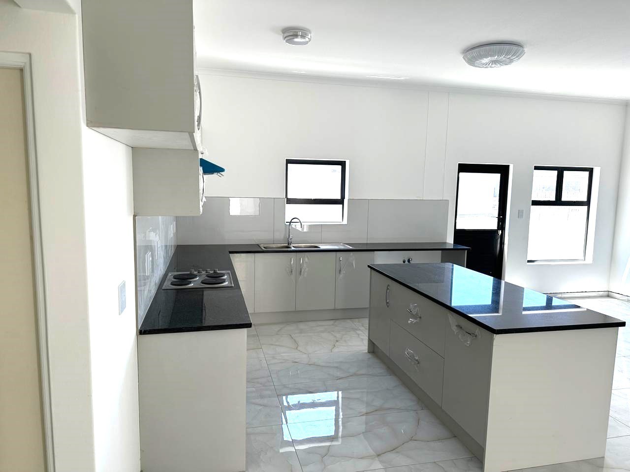 Neat modern 4 bedroom home to rent : Laguna Sands: Langebaan