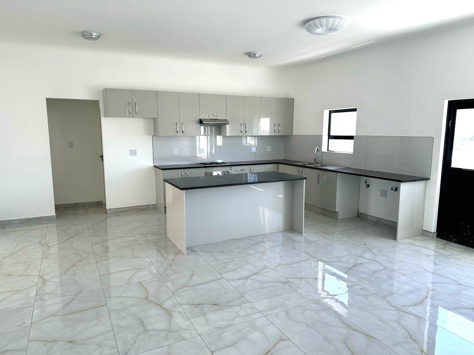 Neat modern 4 bedroom home to rent : Laguna Sands: Langebaan