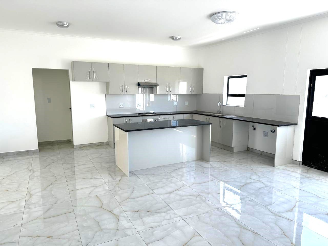 Neat modern 4 bedroom home to rent : Laguna Sands: Langebaan