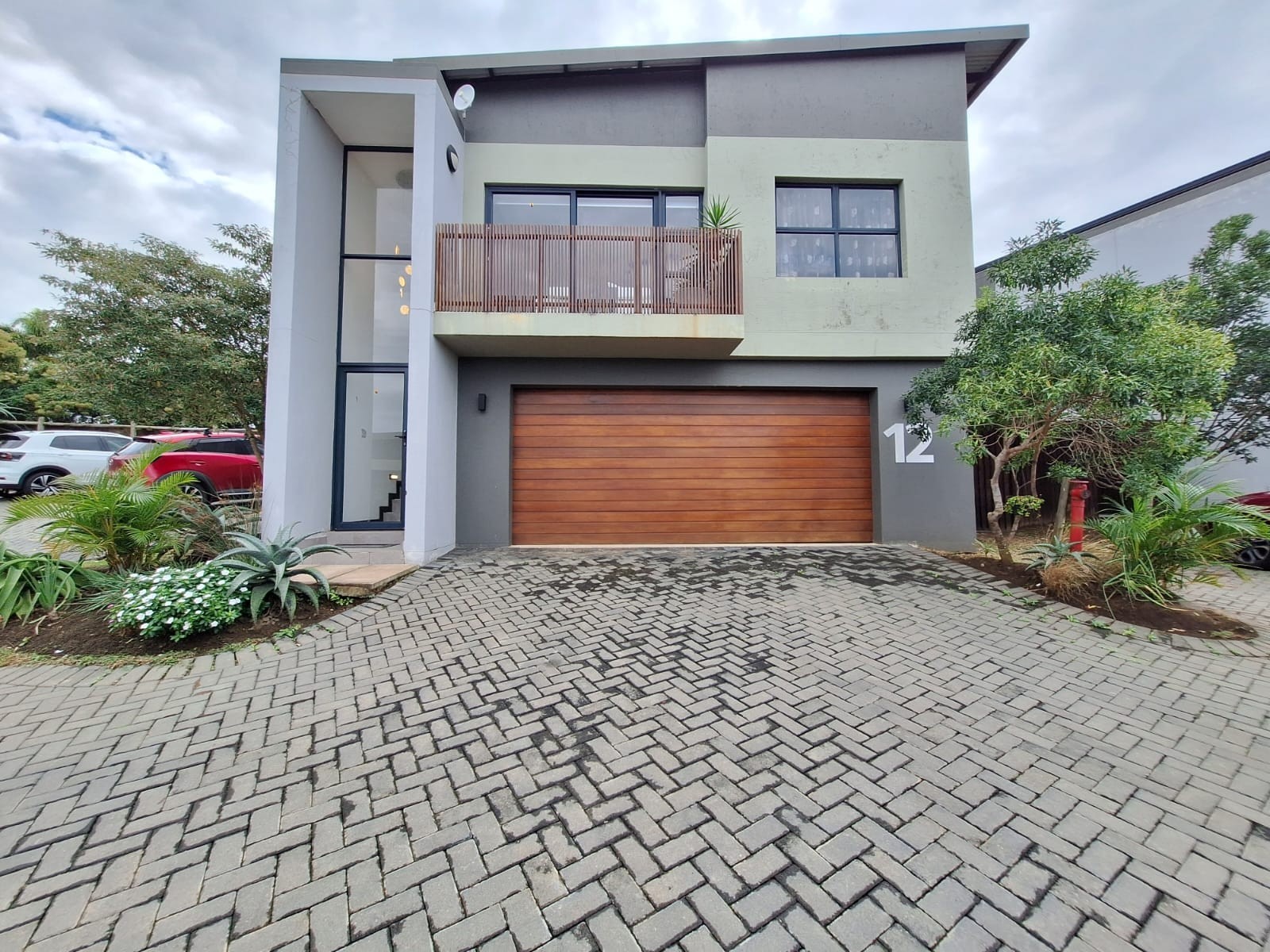 2 Bed 2 Bath Modern Corner Townhouse in Palm Lakes Estate