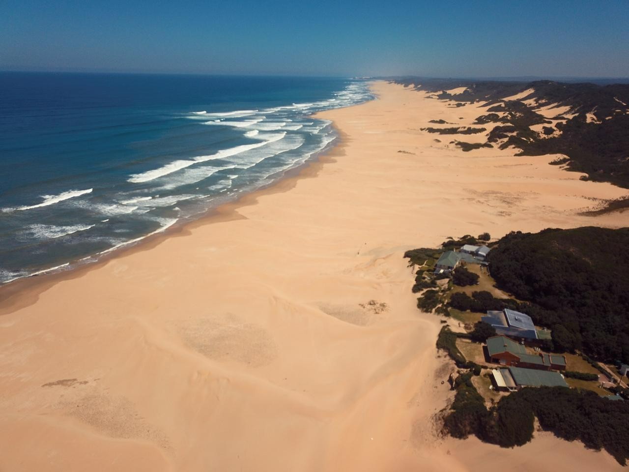 LOCATION, LOCATION, SEA VIEWS AND DIRECT ACCESS TO THE BEACH - HOME IN BEGHA!!!