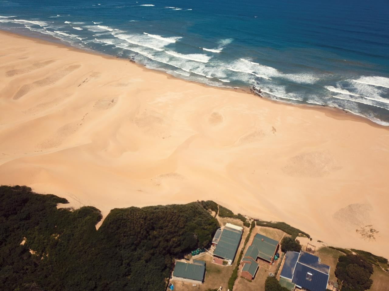 LOCATION, LOCATION, SEA VIEWS AND DIRECT ACCESS TO THE BEACH - HOME IN BEGHA!!!