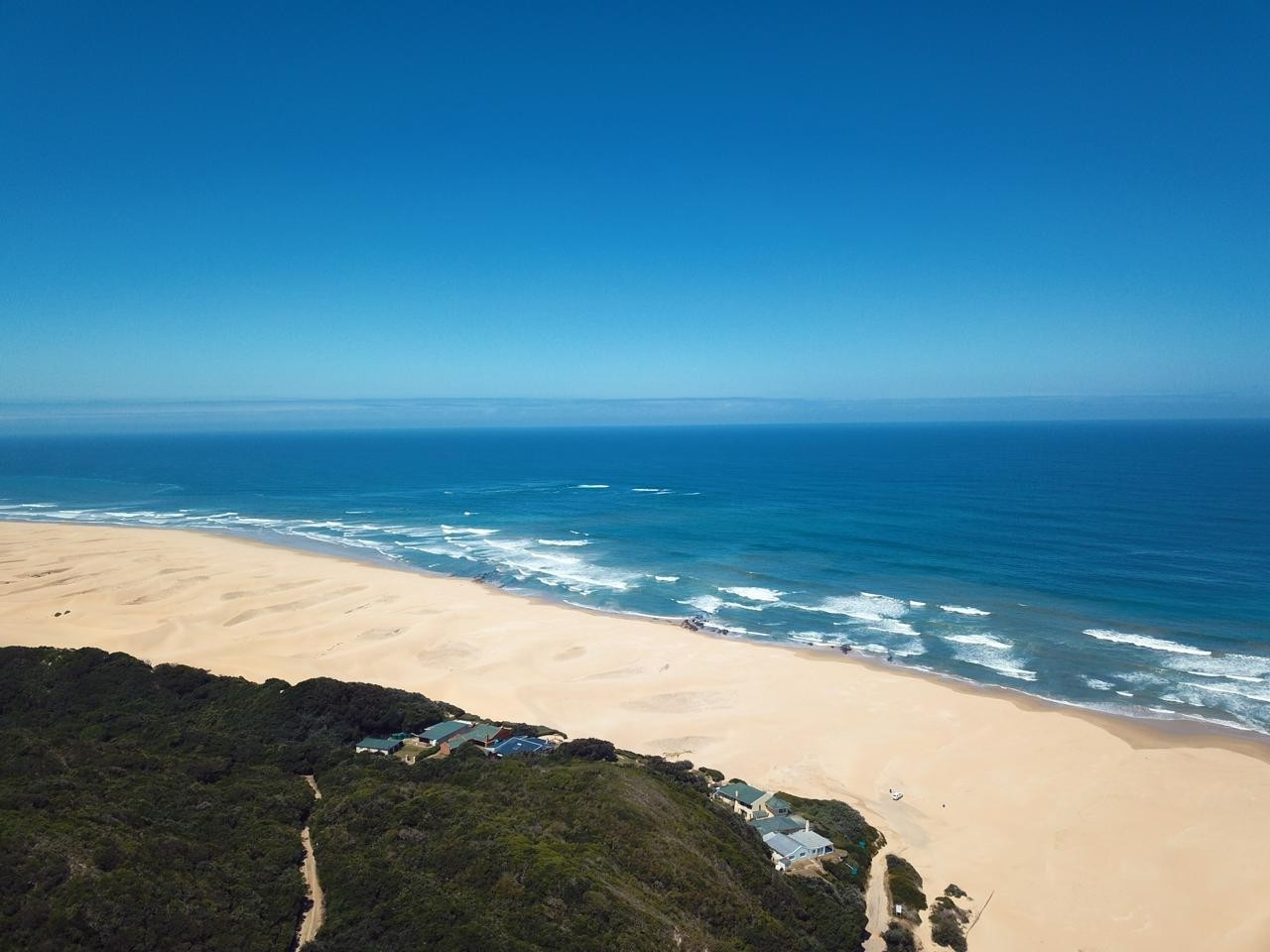 LOCATION, LOCATION, SEA VIEWS AND DIRECT ACCESS TO THE BEACH - HOME IN BEGHA!!!