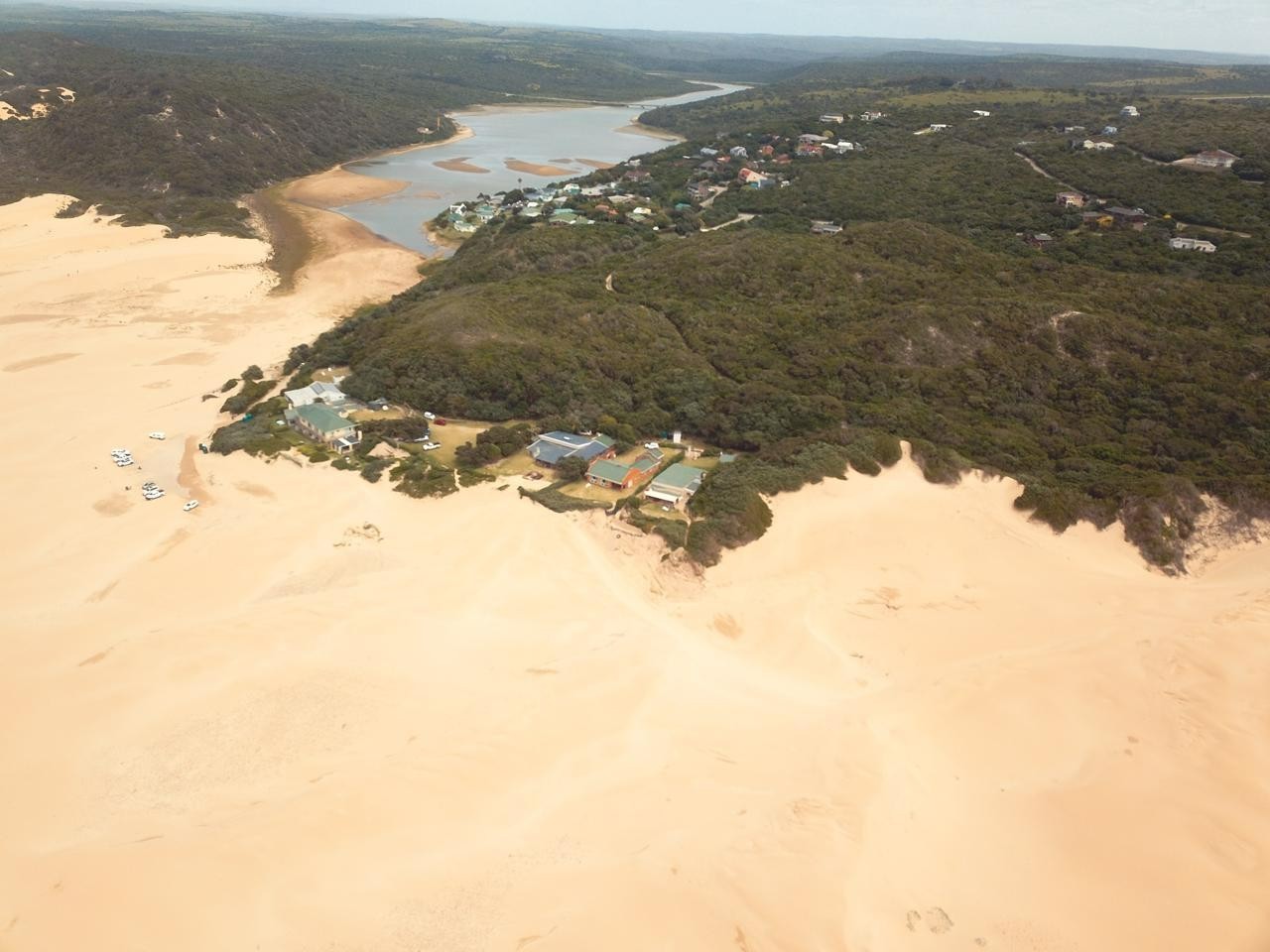 LOCATION, LOCATION, SEA VIEWS AND DIRECT ACCESS TO THE BEACH - HOME IN BEGHA!!!