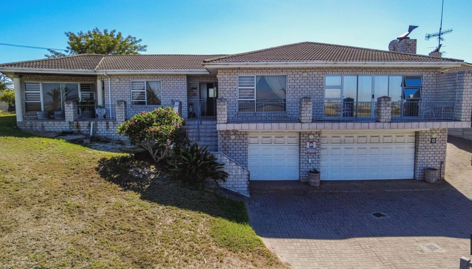 House in Velddrif close to Bokkomlaan with Views