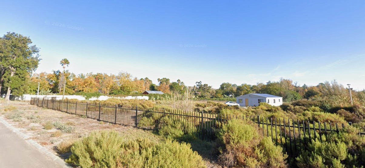 5 vacant plots in fully walled area with gate in Clanwilliam