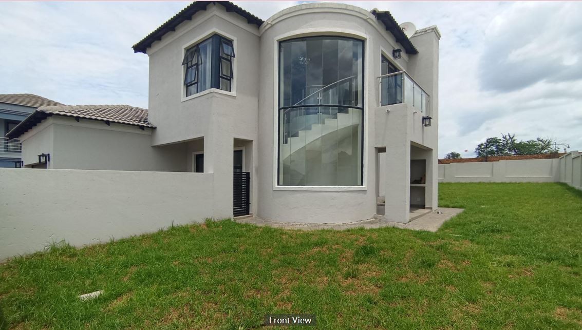 4 bed , 4baths House For Sale in Blue Valley Golf Estate, Centurion