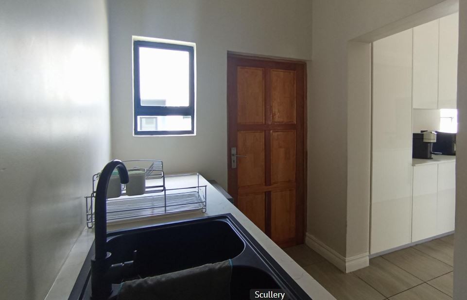 4 bed , 4baths House For Sale in Blue Valley Golf Estate, Centurion