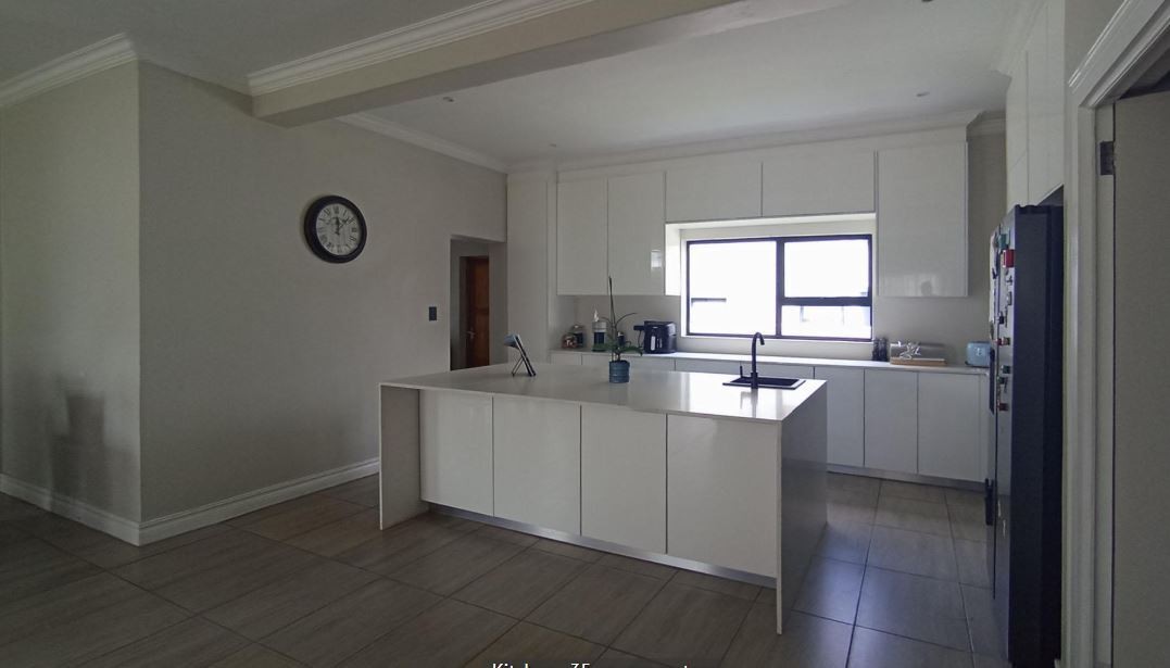4 bed , 4baths House For Sale in Blue Valley Golf Estate, Centurion