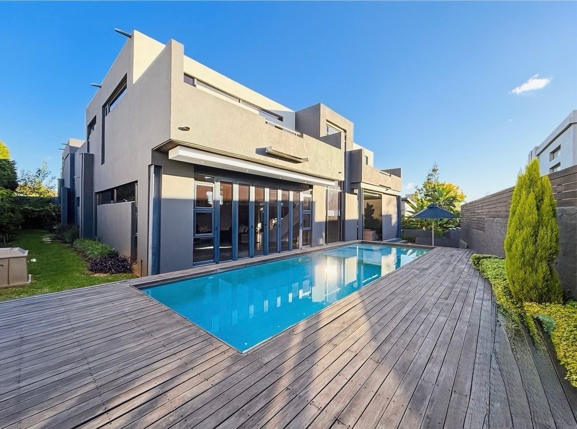Contemporary Elegance Meets Exceptional Family Living in Cedar Creek Estate
