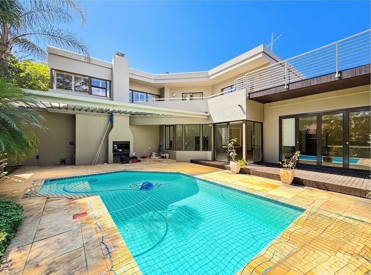 Refined Modern Living with Elegant Entertaining Spaces