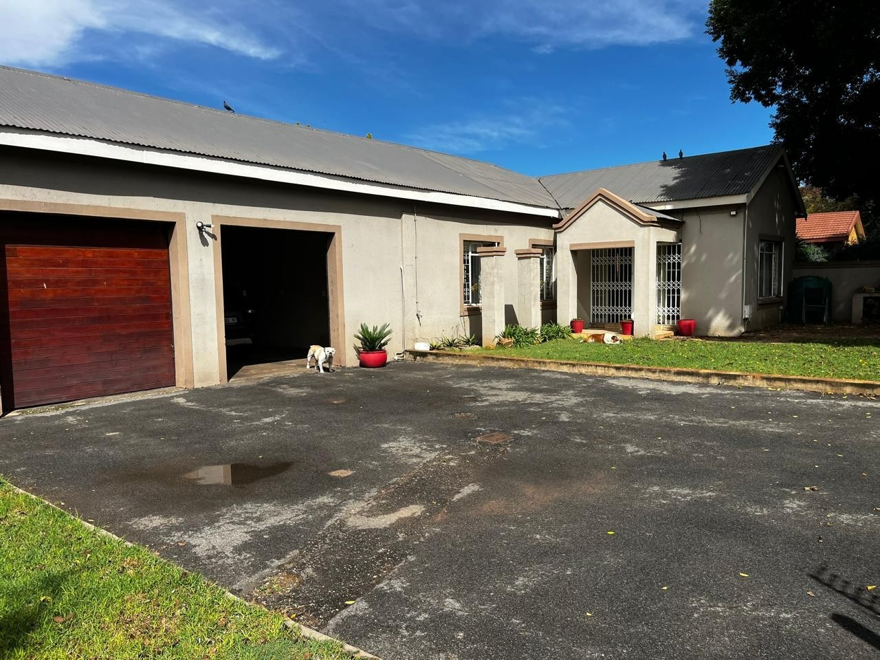 Spacious Family Home with Entertainment and Garden Bliss