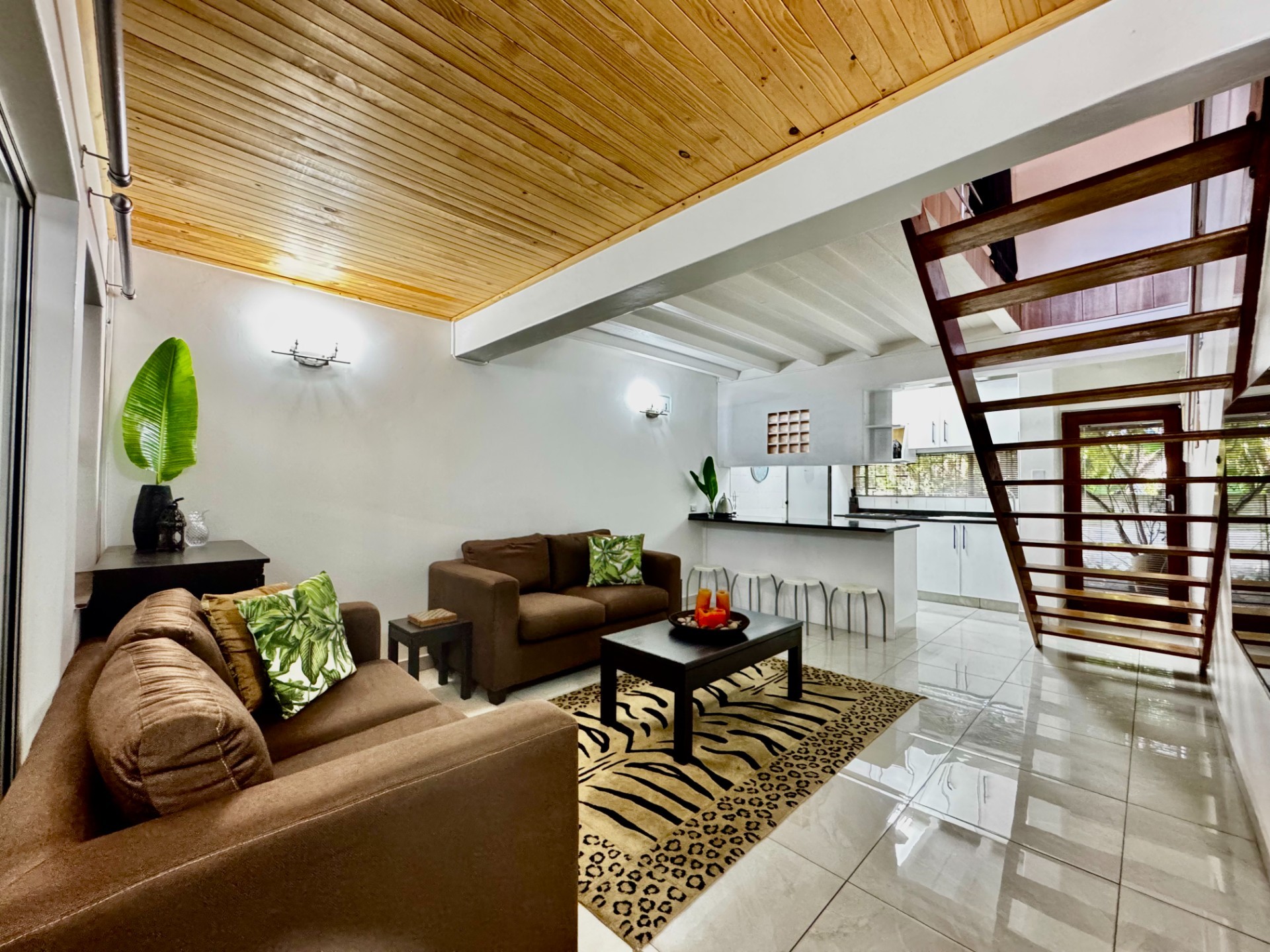Modern Spacious Townhouse Arboretum