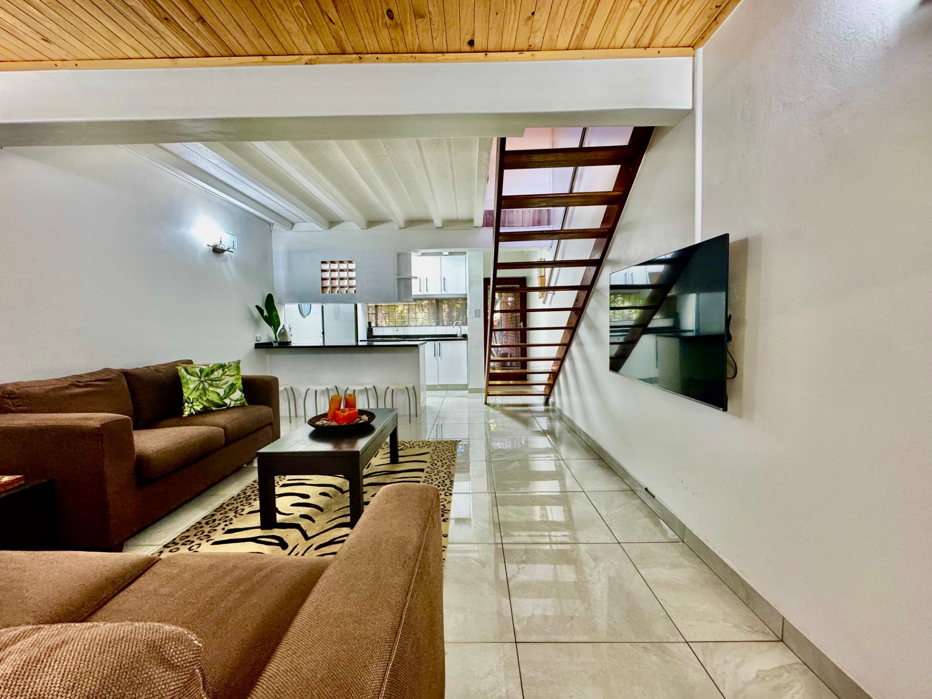 Modern Spacious 1 bed, 1 bath Townhouse in Arboretum