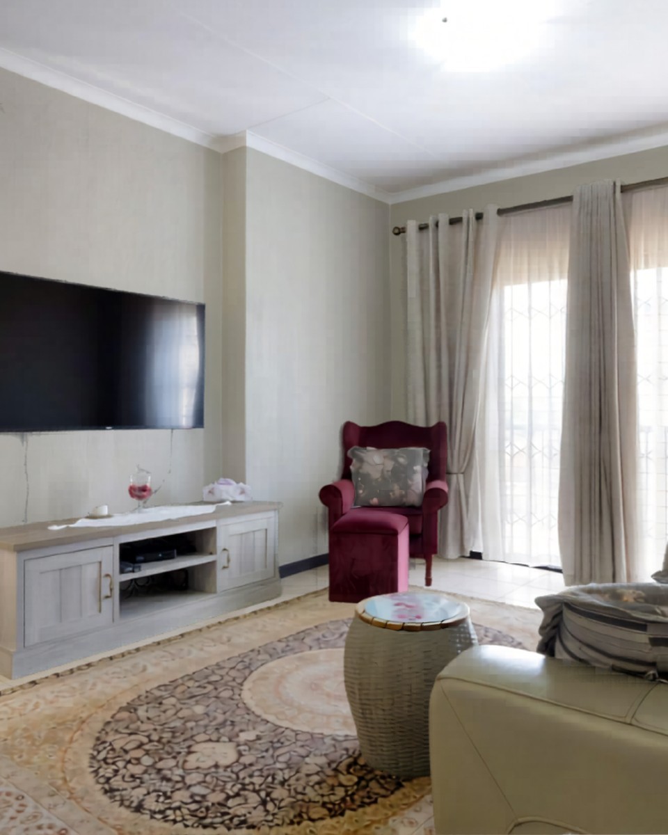 Immaculate Lock-Up-and-Go Living in a Sought-After Renico Development