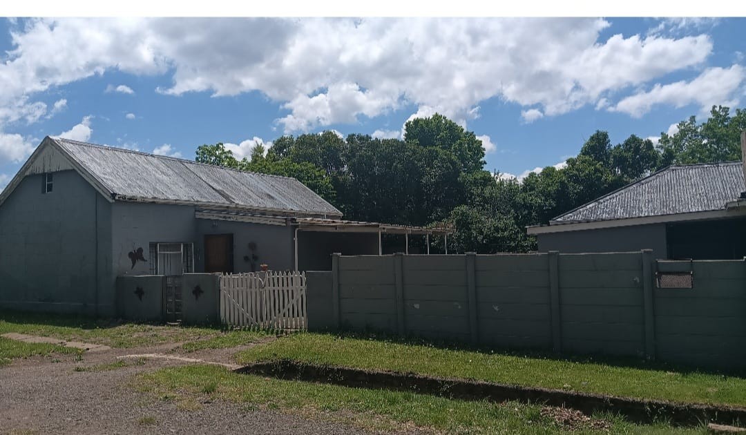 Large Corner Stand with Endless Potential in Barkly East