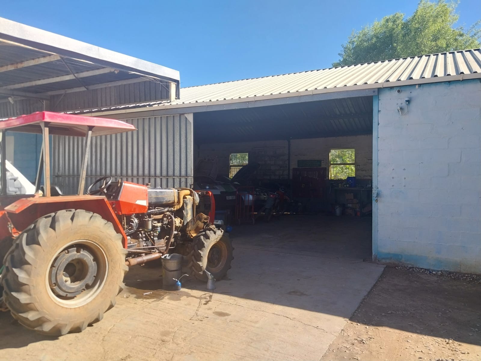395 sqm business premises on a 1787 sqm erf in Porterville