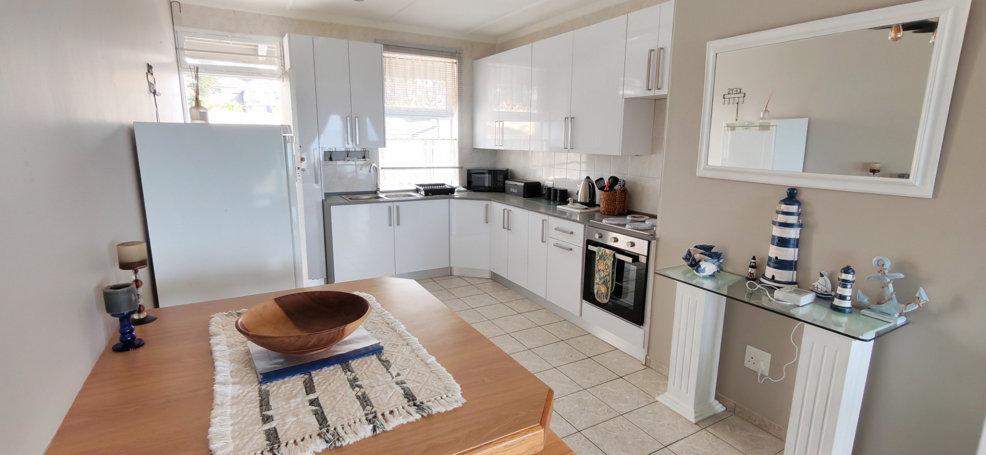 Fully furnished 2 bedroom Apartment For Sale in Uvongo Beach, Margate, KwaZulu Natal