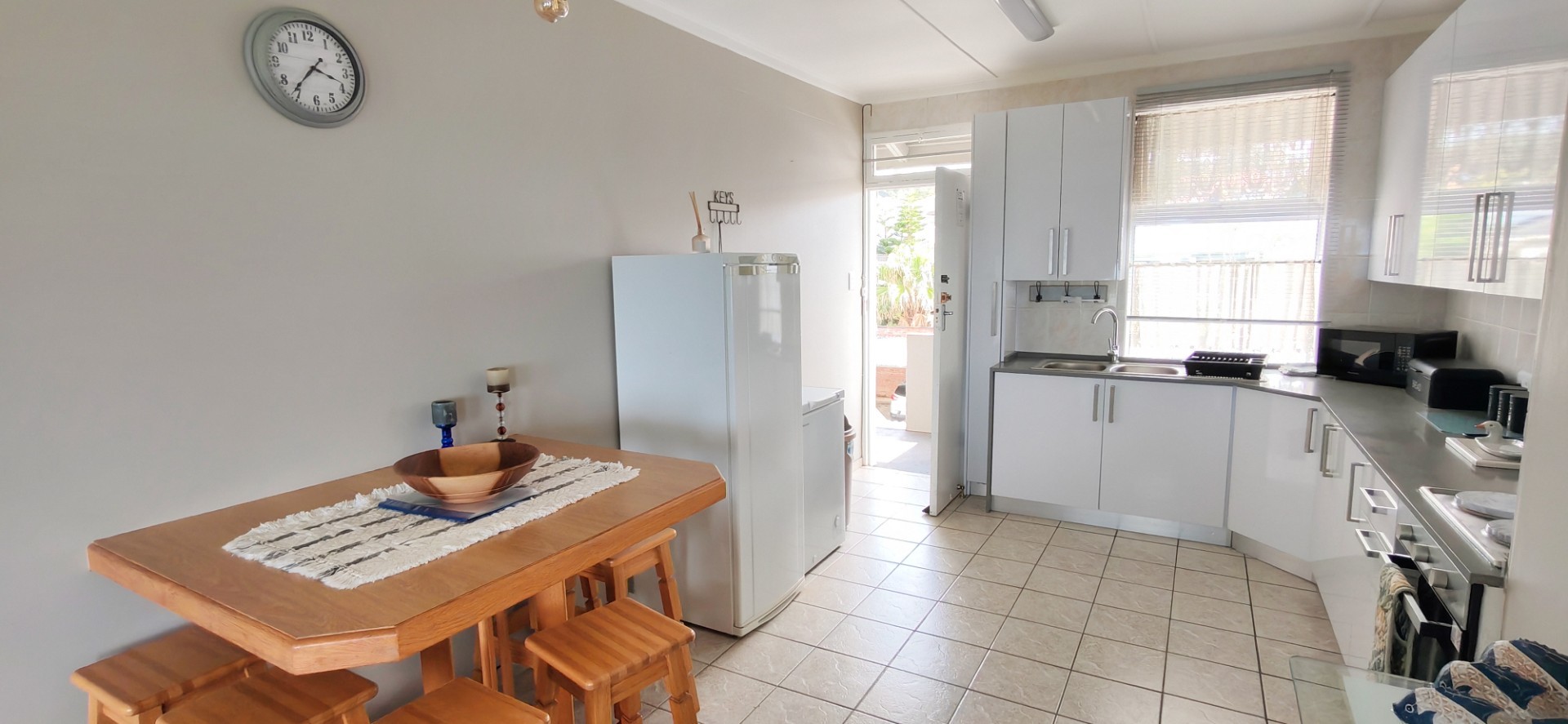 Fully furnished 2 bedroom Apartment For Sale in Uvongo Beach, Margate, KwaZulu Natal