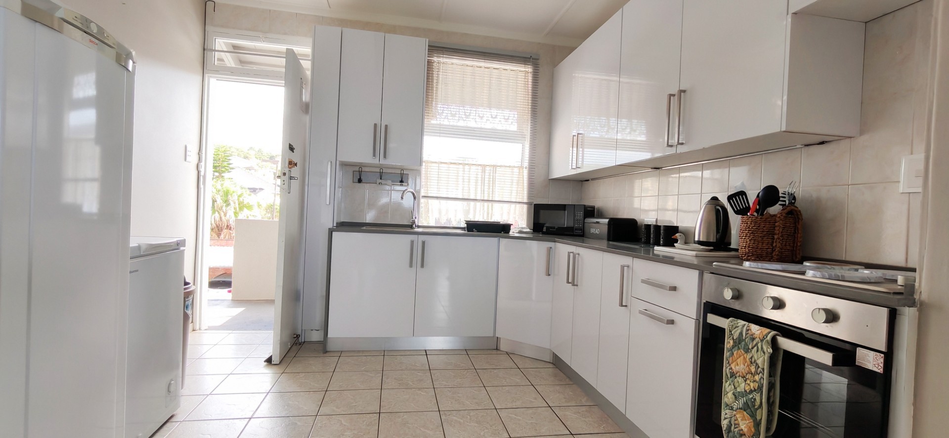Fully furnished 2 bedroom Apartment For Sale in Uvongo Beach, Margate, KwaZulu Natal