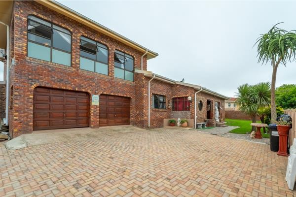 4 Bedroom Double-Storey Home with Sea Views, Pool and Borehole for Sale in Wavecrest, Jeffreys Bay