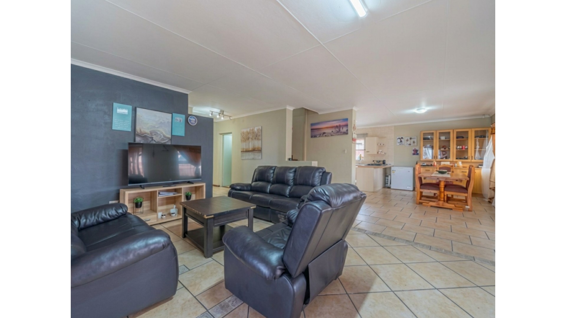 House for sale in Wavecrest, Jeffreys Bay, 339 m²