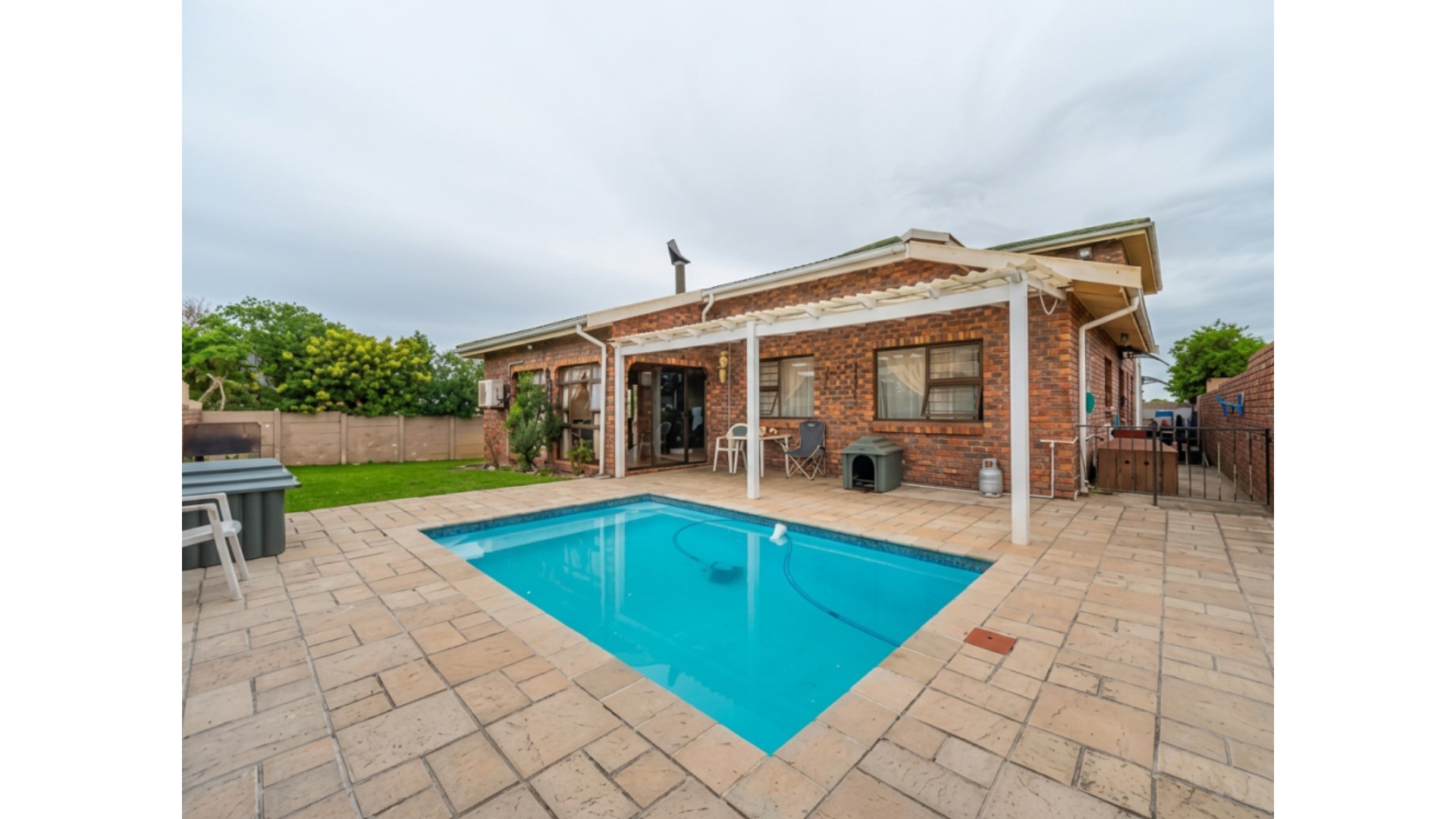 House for sale in Wavecrest, Jeffreys Bay, 339 m²