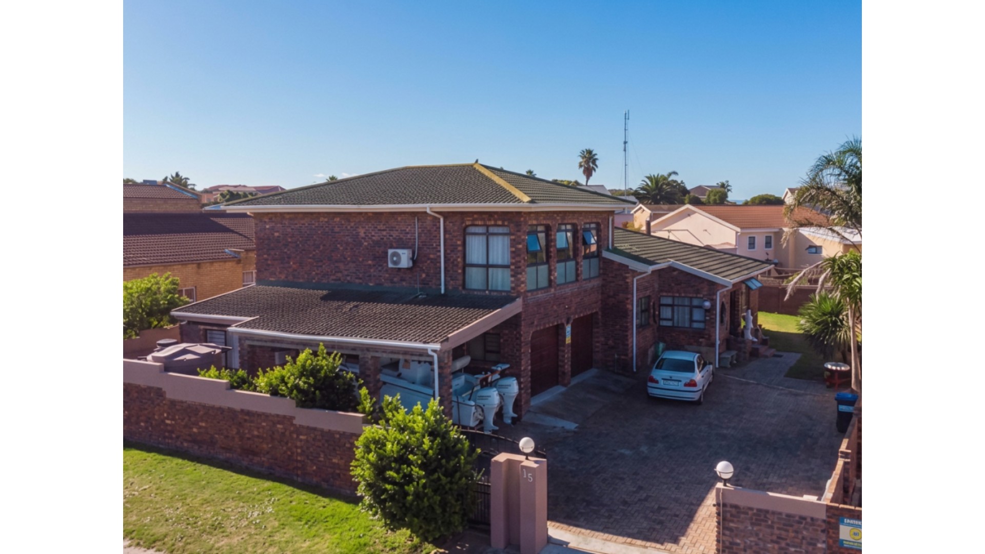 House for sale in Wavecrest, Jeffreys Bay, 339 m²