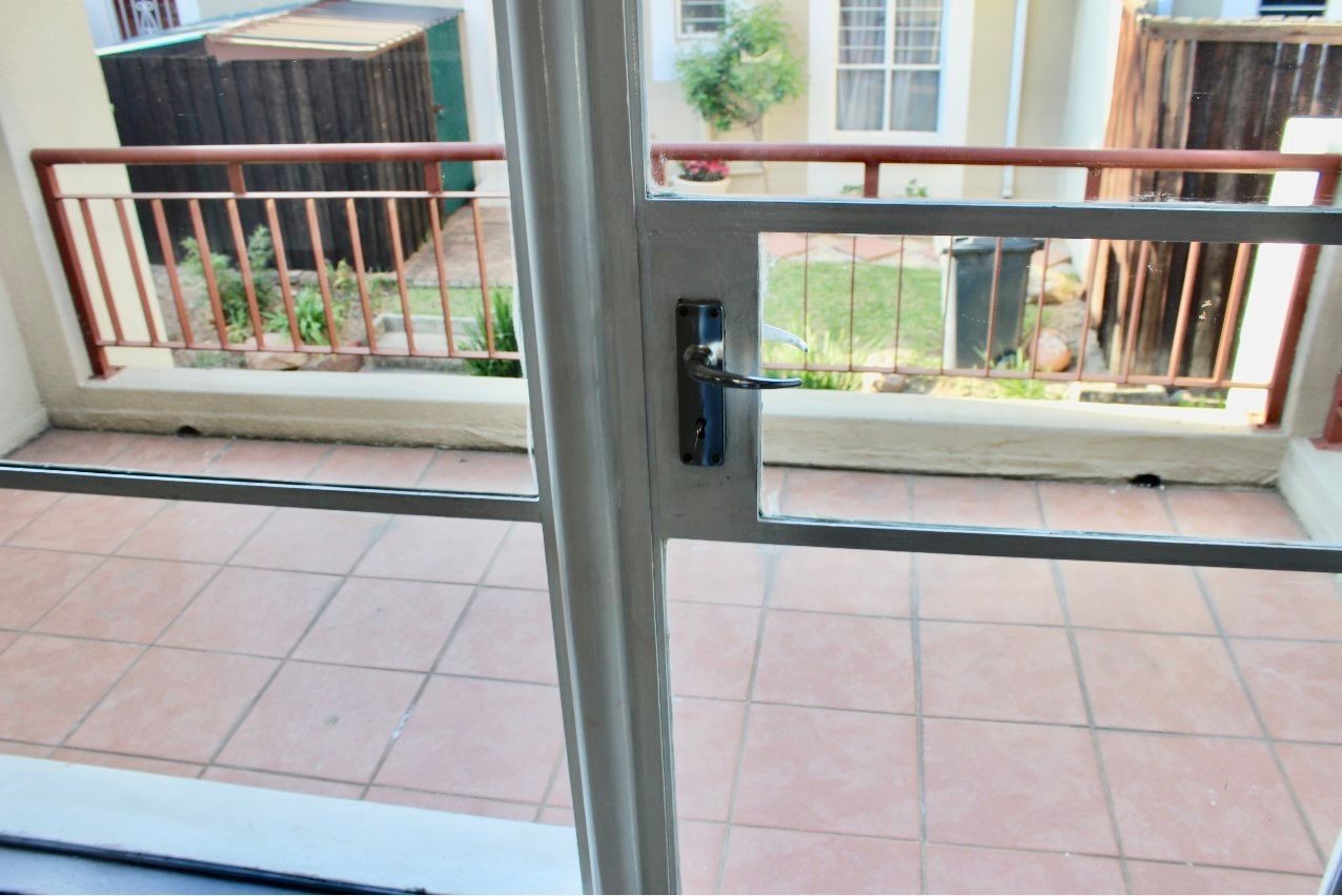 2 bedroom 1 full bath! Perfect starter property