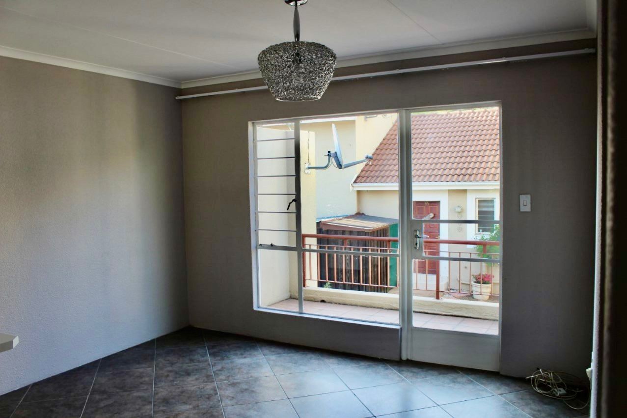 2 bedroom 1 full bath! Perfect starter property