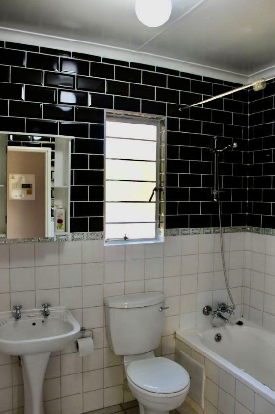 2 bedroom 1 full bath! Perfect starter property