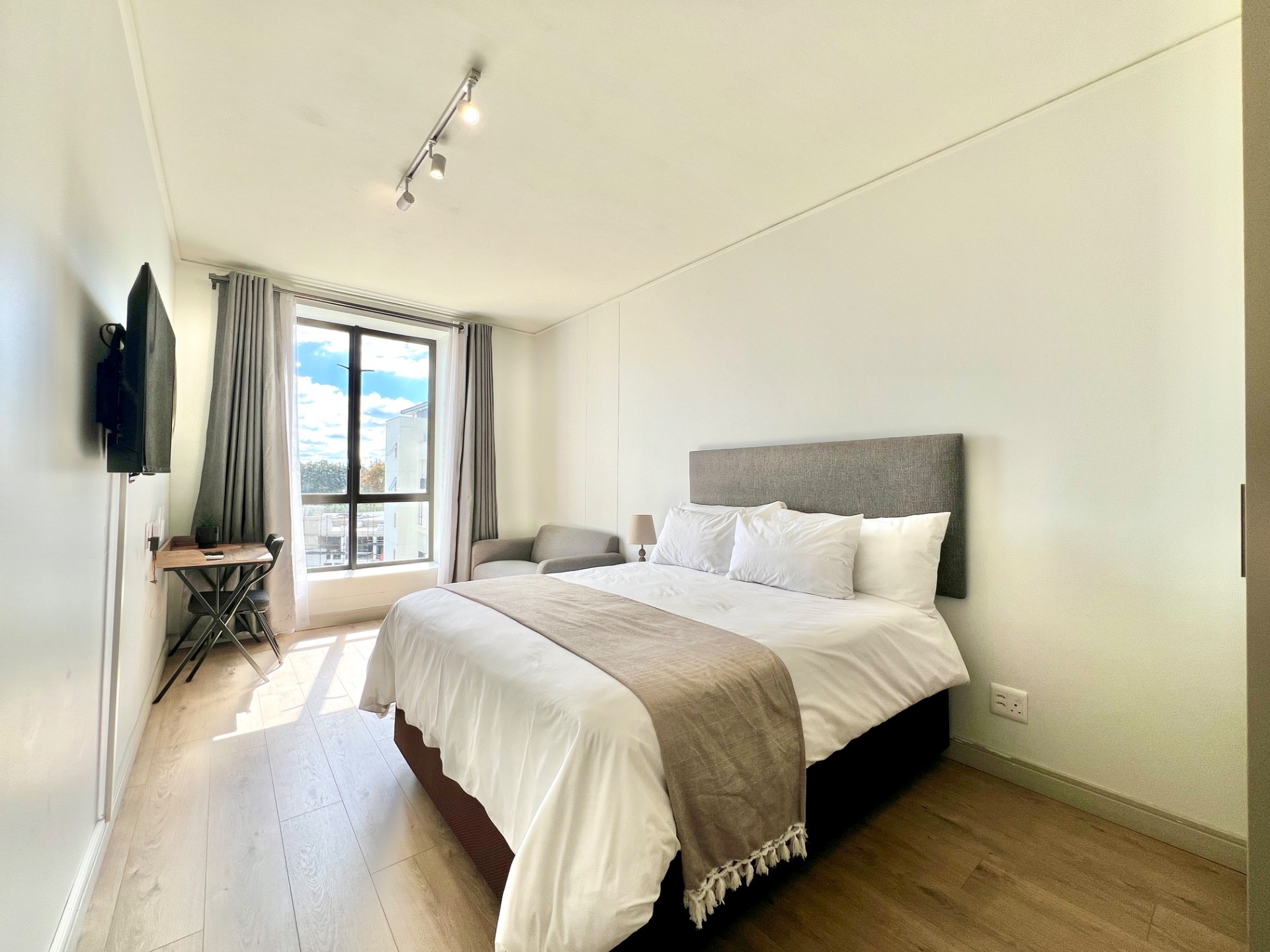Studio Apartment To Rent in Rosebank, Johannesburg