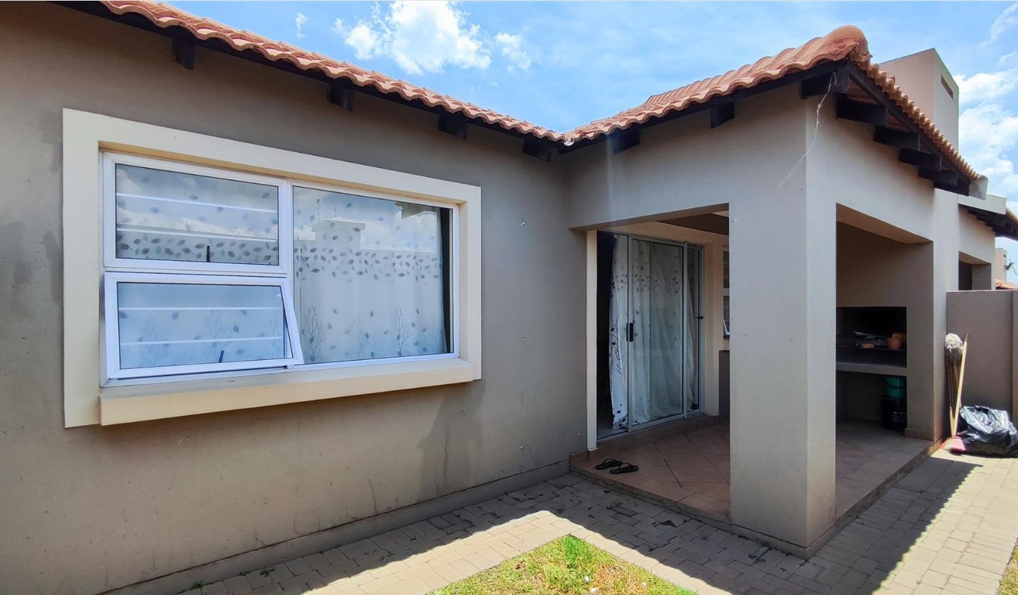R670k 2bed 2 bath Town house Apartment For Sale in Rynfield, Benoni