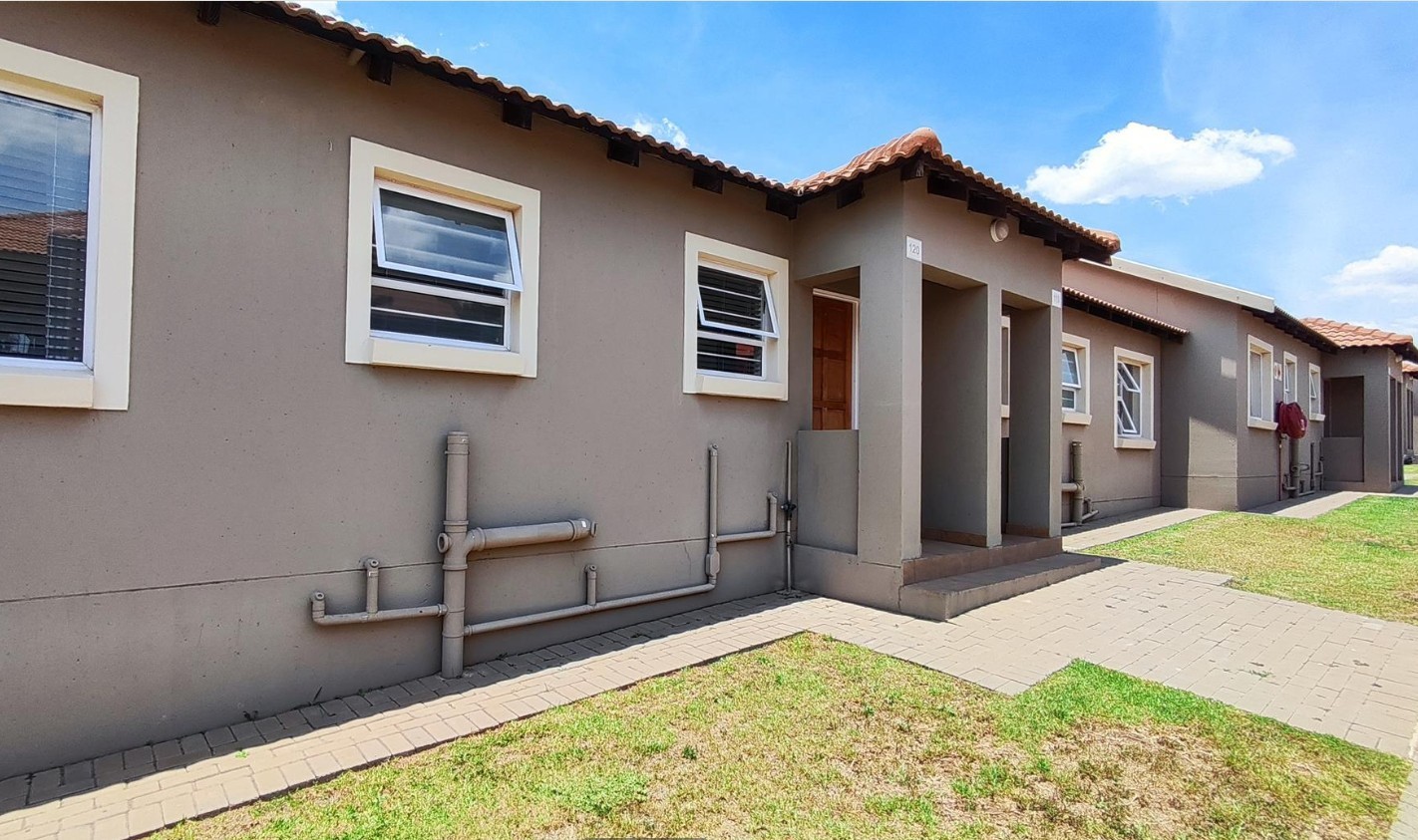 R670k 2bed 2 bath Town house Apartment For Sale in Rynfield, Benoni