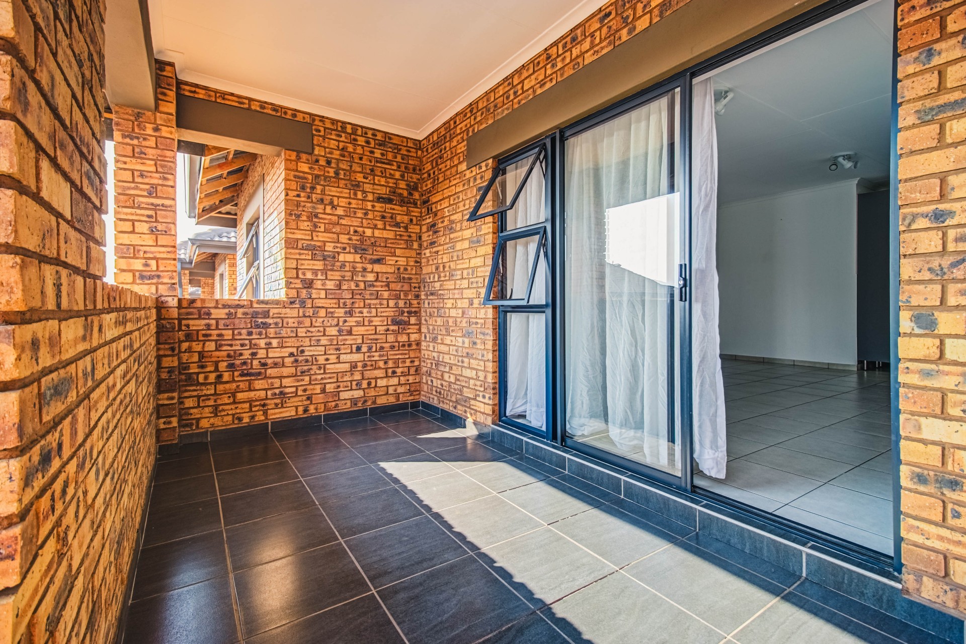 Lovely Upstairs Family Townhouse