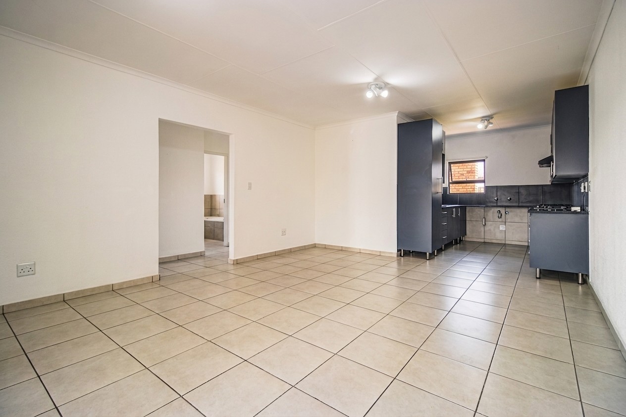 Lovely Upstairs Family Townhouse