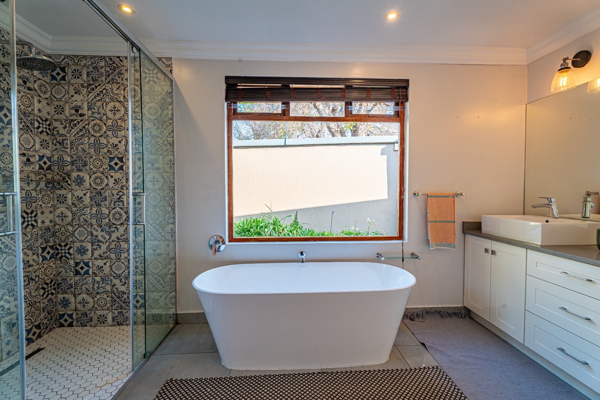 Charming Double Stand, Fully Furnished Home and Cottage in Parkhurst