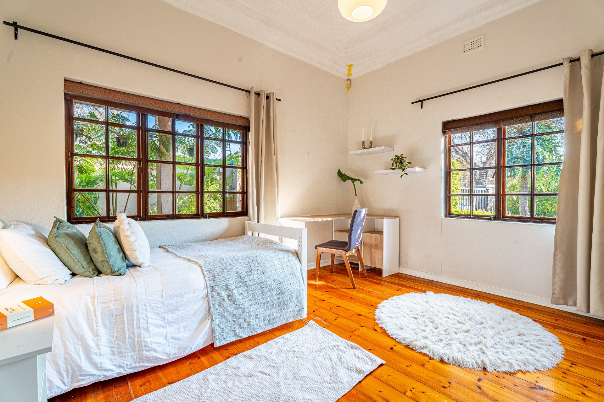 Charming Double Stand, Fully Furnished Home and Cottage in Parkhurst