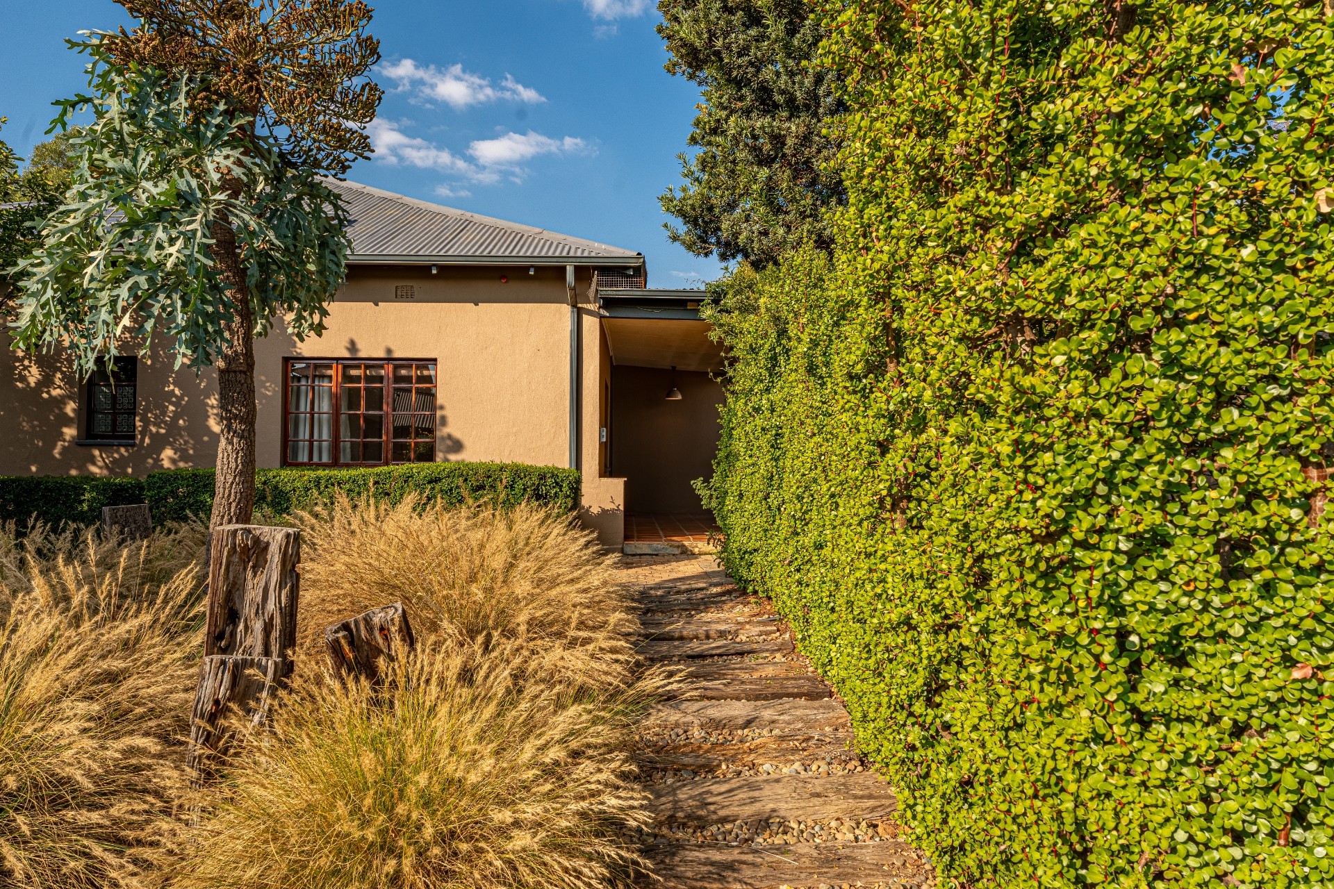 Charming Double Stand, Fully Furnished Home and Cottage in Parkhurst