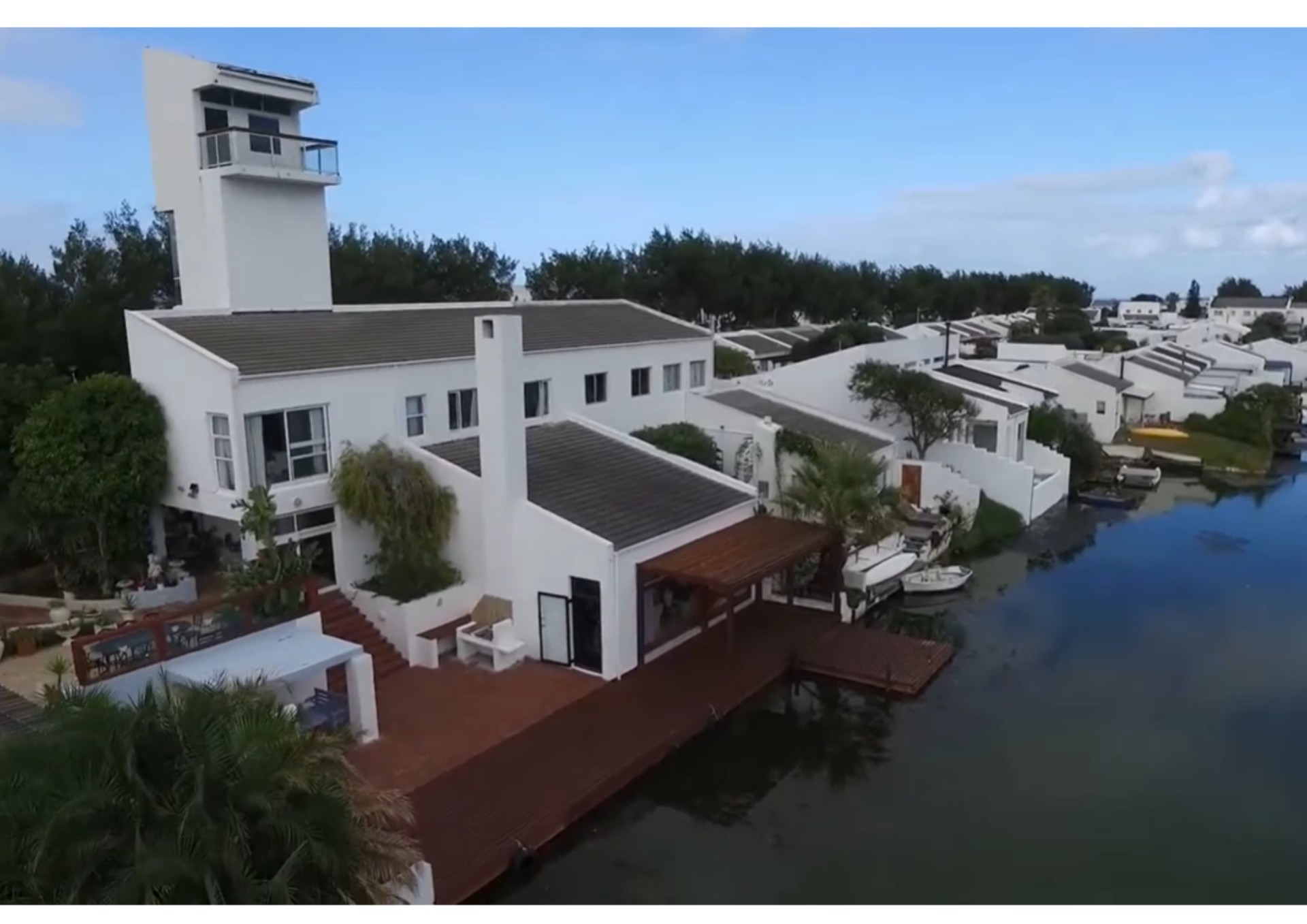 Iconic Multi-Dwelling Waterfront Property in Marina Da Gama